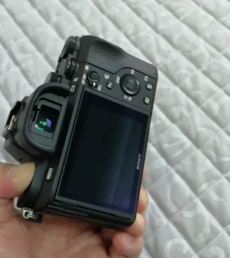 索尼A7M2单机，功能一切正常，五轴防抖。...