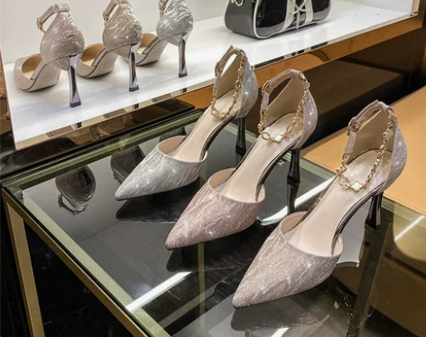 四叶草链子高跟鞋凉鞋细跟亮片伴娘婚鞋大码4...