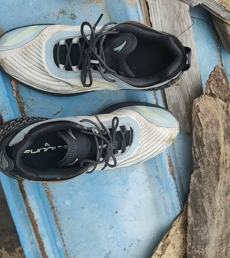 安踏c37 42码 感兴趣的话点“我想要”...