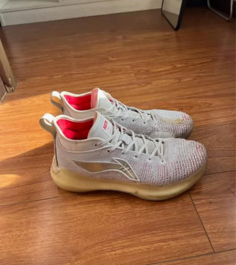 李宁驭帅13白色首发配色,鞋面一点油渍,保...