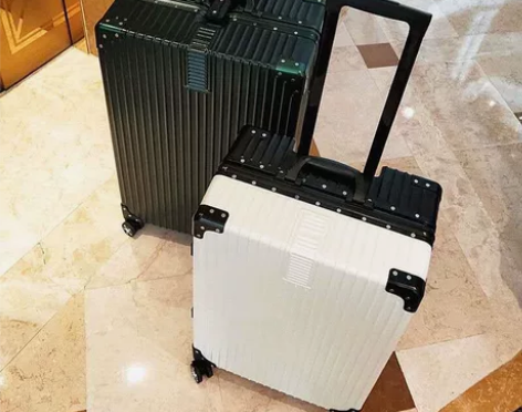 【全新包邮】旅行箱结实耐用男女学生行李箱大...