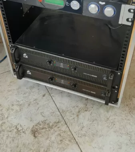 后级功放机两台，声皇，箱体，适合歌厅，酒店...