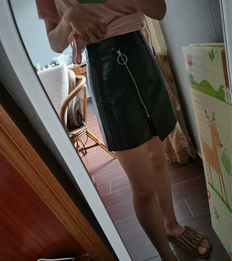 黑色包臀皮裙  很显身材的包臀皮裙 买回来...