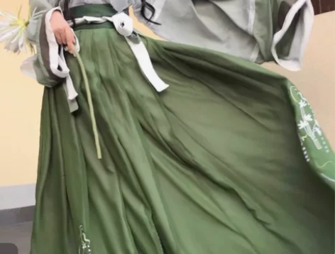 绝版晋制六米摆一整套 衣服买来从没穿出去过...