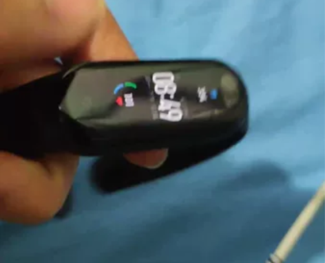 小米手环，有些磨损一直贴膜用，表面是气泡，...