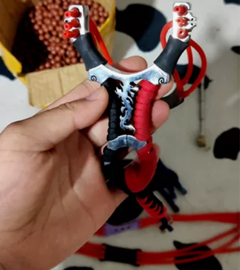 弹弓，全套，即可以玩泥丸，又可以玩飞镖射鱼...
