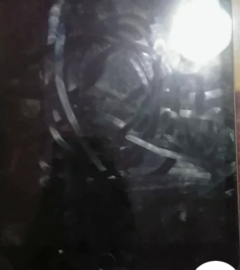 ipad 8代 屏幕没有划痕 充完电可以用...