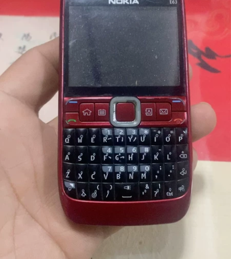 诺基亚手机E63，没电池，无法试机，按配件...