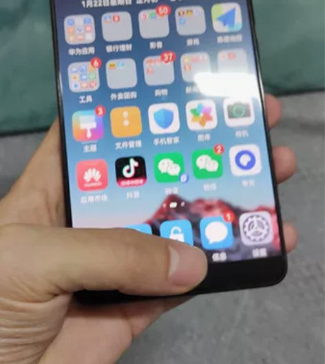 华为mate10黑色，6加128，成色还行...