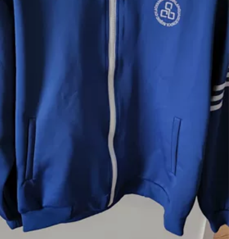 朝外校服,秋季校服一套,裤子全新。号码16...
