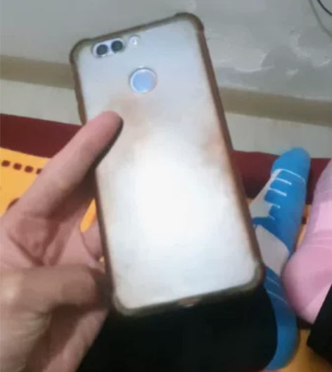 华为nova2,内存有128g,忘了是几加...