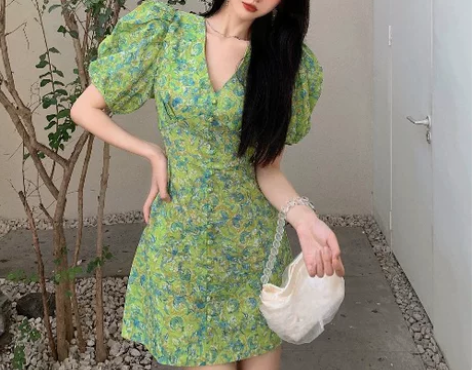 复古法式茶歇碎花连衣裙女夏季2021年新款短裙设… 感兴趣的...