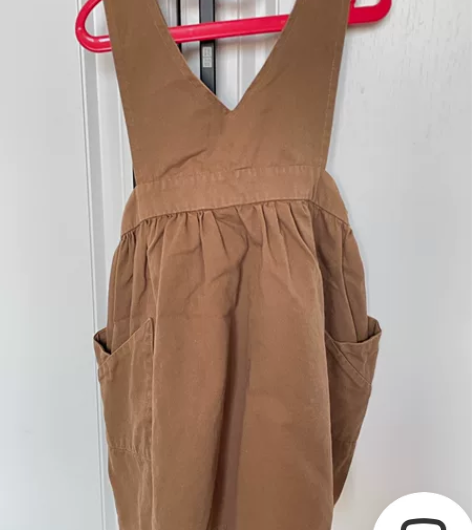 女童春秋季背带裙110码，3件100元，9...