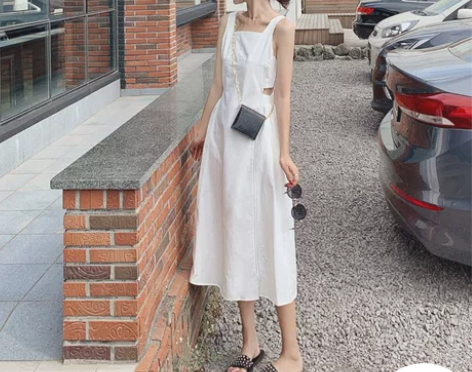 白色露腰吊带连衣裙女夏季法式高级感气质别致...