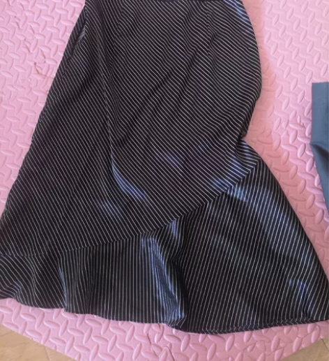 正装短裙女士一步裙 长度都到膝盖左右，都是...