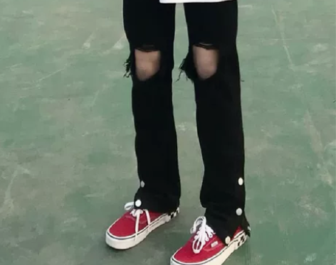 ins高街复古破洞牛仔裤女秋排扣黑色潮牌开...