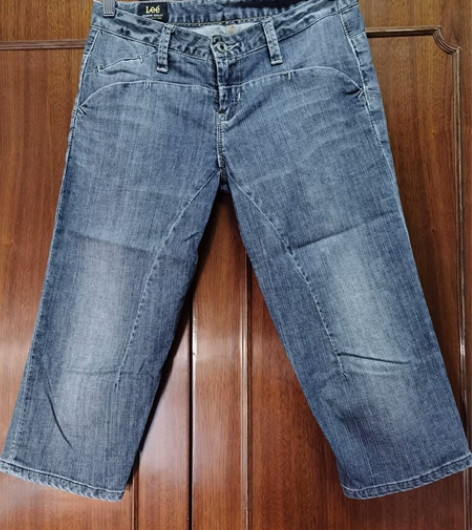 Lee 七分牛仔裤 颜色：蓝灰色  款式：...
