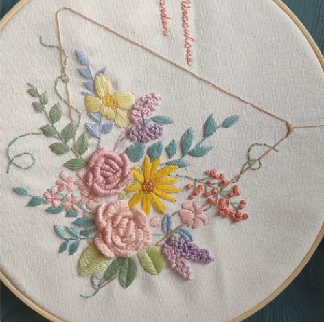 成品立体刺绣装饰礼品，手工刺绣装饰画。 送...