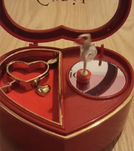 童年回忆老式红色芭蕾女爱心音乐盒 ＃老物件...