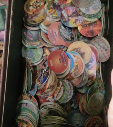 童年圆卡（大部分有很明显的“战斗痕迹”）5...