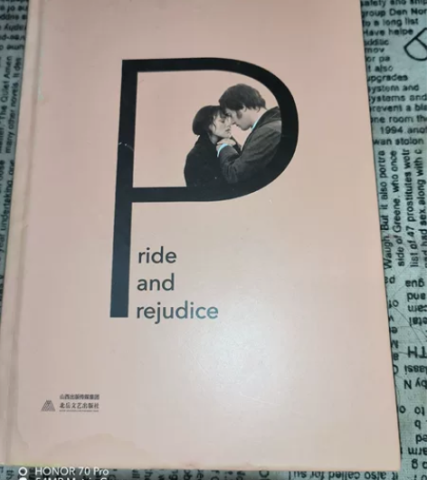 《傲慢与偏见》英文版  里面有一本词汇注解...