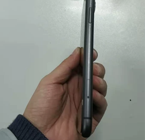 苹果11 64G，无拆无修，外观无任何磕碰...