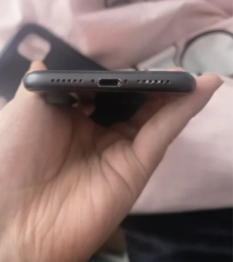 苹果11 黑色 128 女生用 整体状况好...