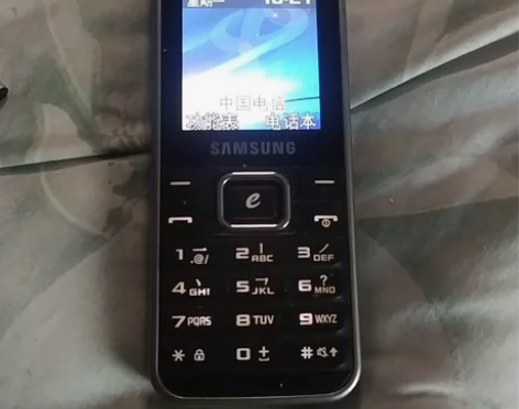 三星E329电信手机，  按键灵敏，显示完...