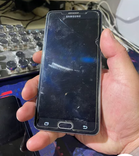 三星A7100,屏幕坏了,主板功能完好 要...