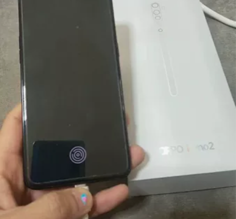 oppo reno2蓝色 九成新，无拆无修...