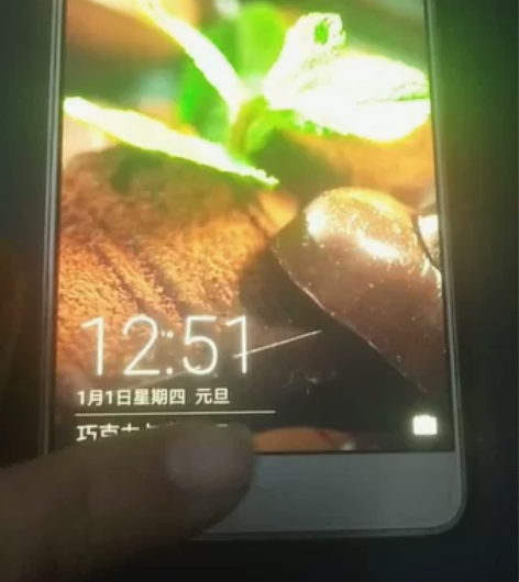 荣耀V8一部，内外屏完好，触屏灵敏。外观如...