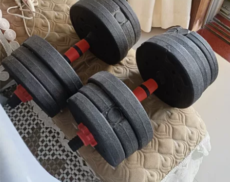 50元块钱出两个哑铃,价格可以商议 感兴趣...