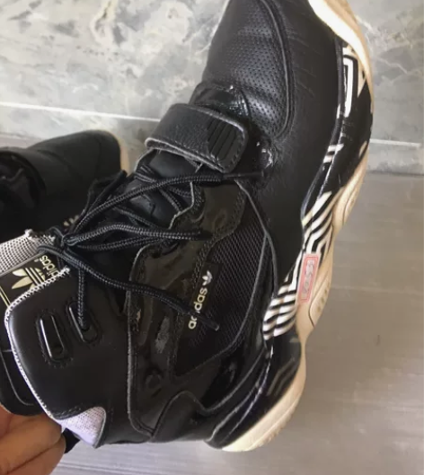 二手正品阿迪高帮透气休闲运动鞋43码  保...