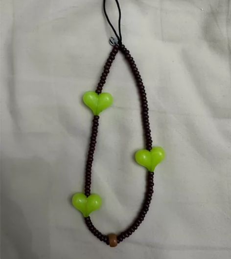 棕色珠珠绿色爱心手机挂绳,9新。半柠饰物家...