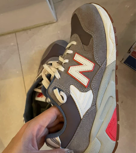 新百伦580 穿过3回 9.5成新，很舒服...