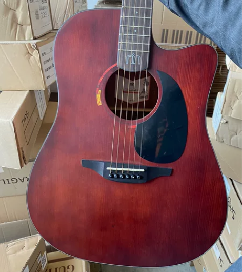 全新米维斯吉他。红圈处小裂。啥都不影响。便...