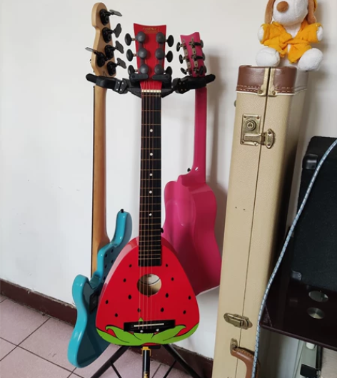 First民谣吉他 名不见经传的一个牌子 ...