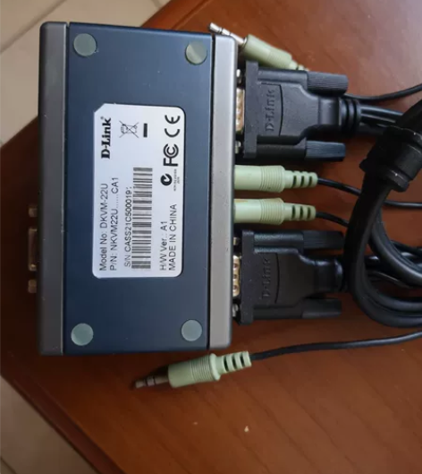 显示器切换器，带数据线等附件，有2套，每套...