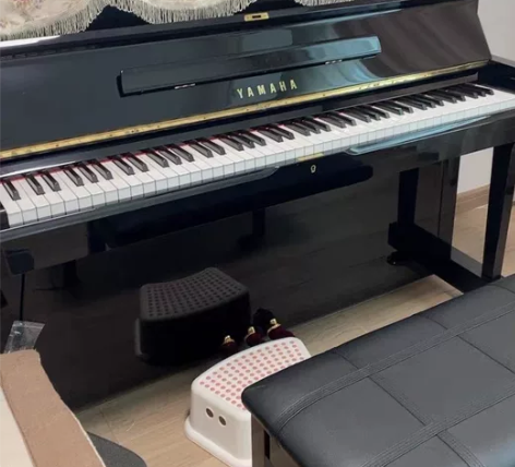 雅马哈钢琴，入手四年，闲置三年，小孩就学了...