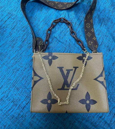 可单肩可斜挎手提包 感兴趣的话点“我想要”...