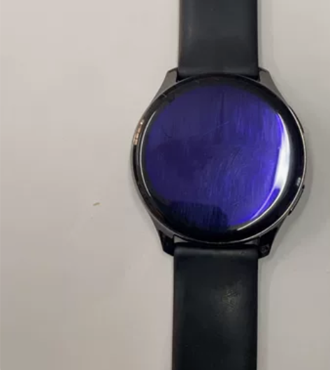 一加手表黑色，可以连接手机使用，有贴膜。九...