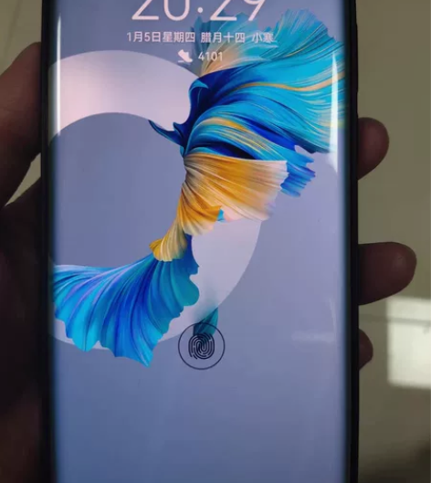 女生自用华为mate40Pro4G版的，出...