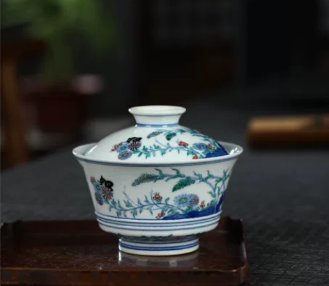 【斗彩花蝶马蹄盖碗】 涂杏花 手绘  瓷器...