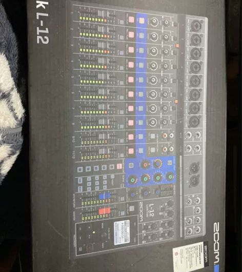 Zoom L-12数字调音台录音机 Zoo...