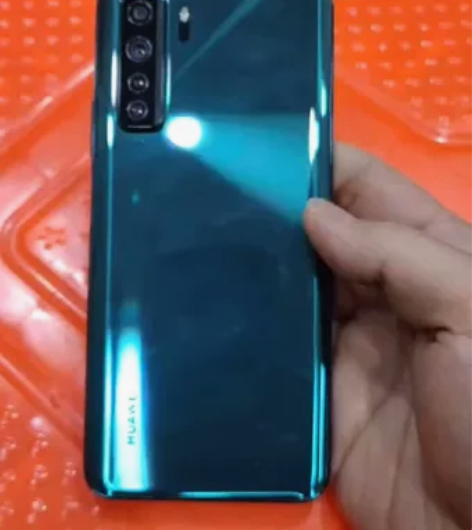 手机一台，99新，华为nova7se 8+...