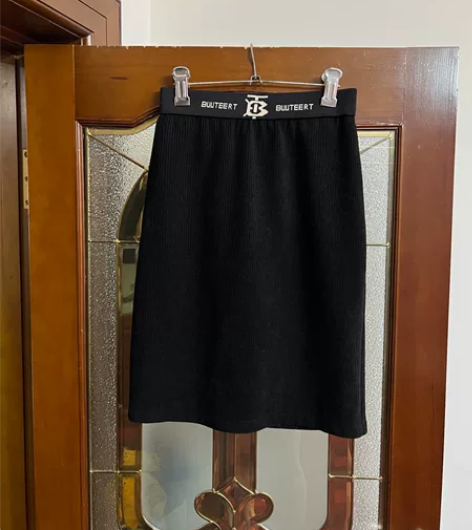 松紧腰一步裙25元 7.8层新左右,松紧腰...