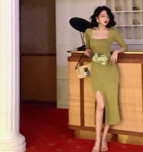 酒午自制港风复古秋冬方领针织打底连衣裙女收...