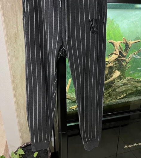 NY休闲裤，腰围75厘米，裤长97厘米。包...