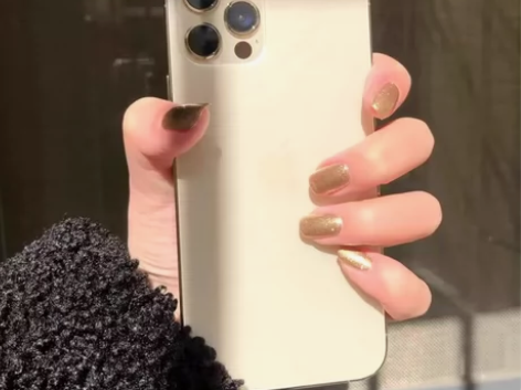 女生自用苹果12 iphone12、白色、...
