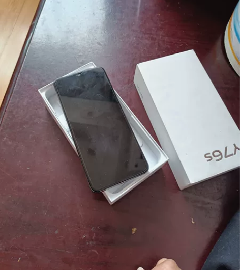 vivoy76s8十256G，带盒子，带原...